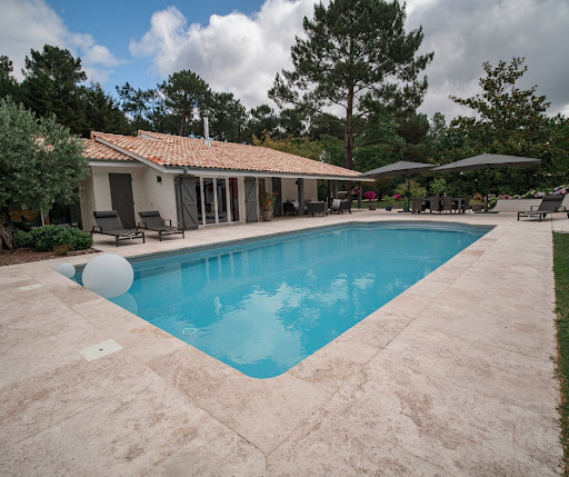 Photo de Piscines de France - Pisciniste Bordeaux (33) à Bordeaux (33000;33100;33200;33300;33800)
