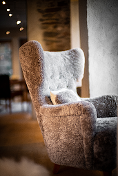 Photo n°11 de BOUTIQUE NORKI - MEGEVE - Décoration d'intérieur, tapis, mobilier, plaid, coussin sur-mesure - Tapisserie d'ameublement à Megève (Tapissier décorateur)