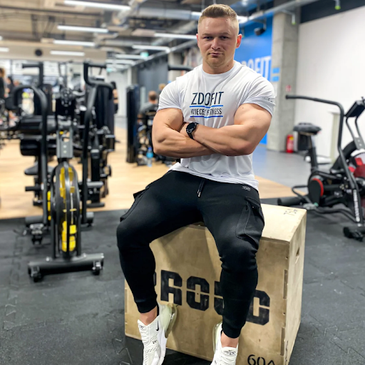 ZAWSZESILNY - Damian Szal - Trener Personalny