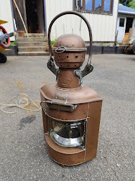 Photo n°60 de 1963 brocanteur Eric Nemec . antiquaire . meubles . luminaire . millitaria . vaisselle .pont aven .Finistère .Bretagne . à Pont-Aven (Service de restauration d'œuvres d'art)