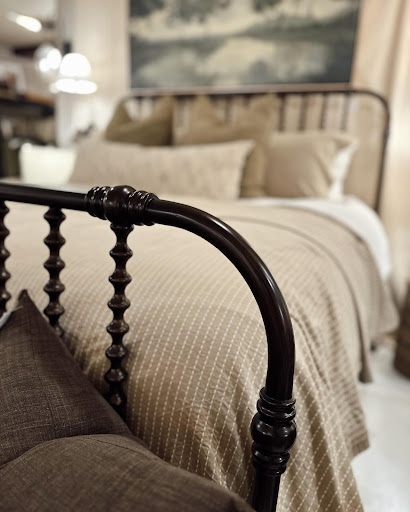 Lighting Unlimited + Uncommon Living - Thumbnail
