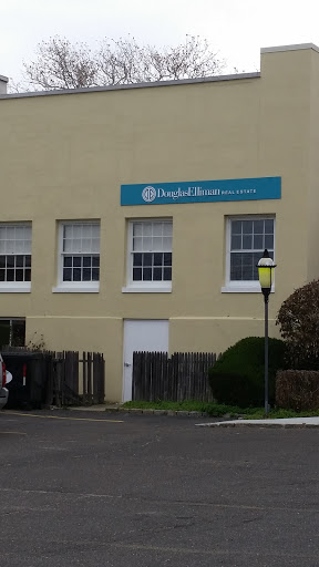 Douglas Elliman Real Estate Office in Sag Harbor, NY - Thumbnail