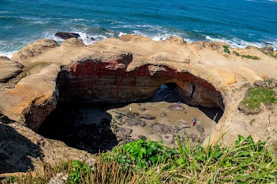 Devils Punchbowl Arch