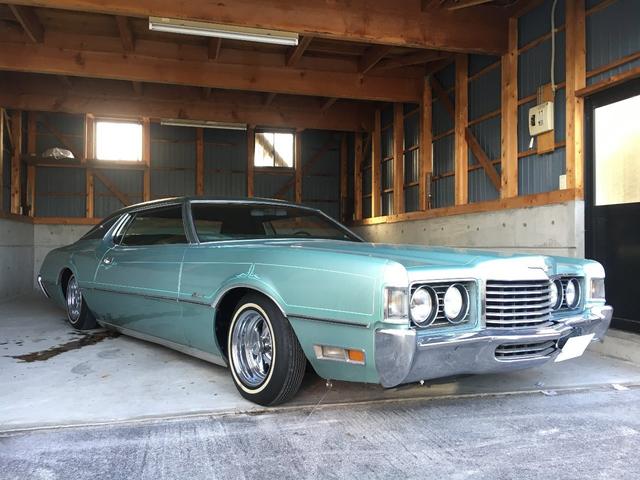 ３２６ Ｌ・Ａ・Ｃｕｓｔｏｍｓ