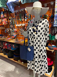 Photo n°3 de Fibres et Couleurs à Pantin (Magasin de vêtements pour femmes)