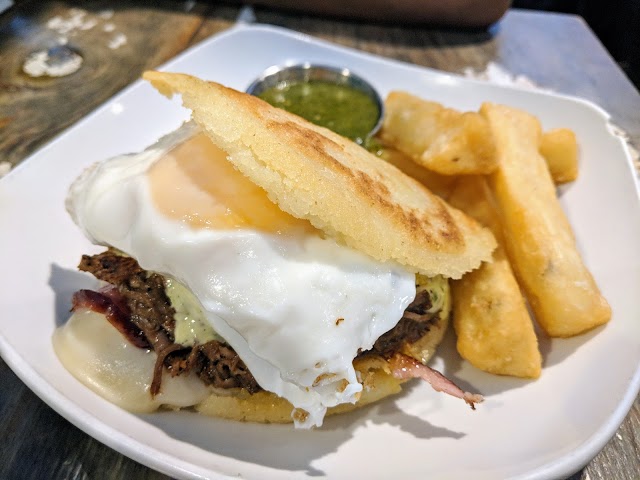 Hola Arepa