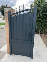 Photo n°7 de Alu-Batipro ® | Pose de Fenêtres, Volets, Portes, Stores Bannes, Pergolas, Vérandas, Portails à Marseille à Marseille (Menuisier)