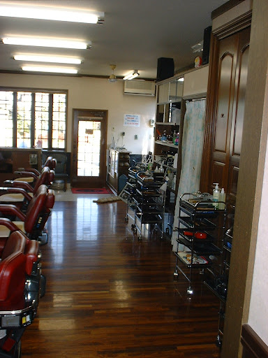 髪工房アオキ〈スピードカットヘアサロン〉理容店