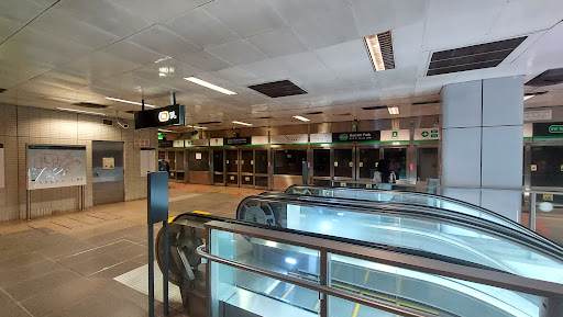 Outram Park MRT Station (EW16)