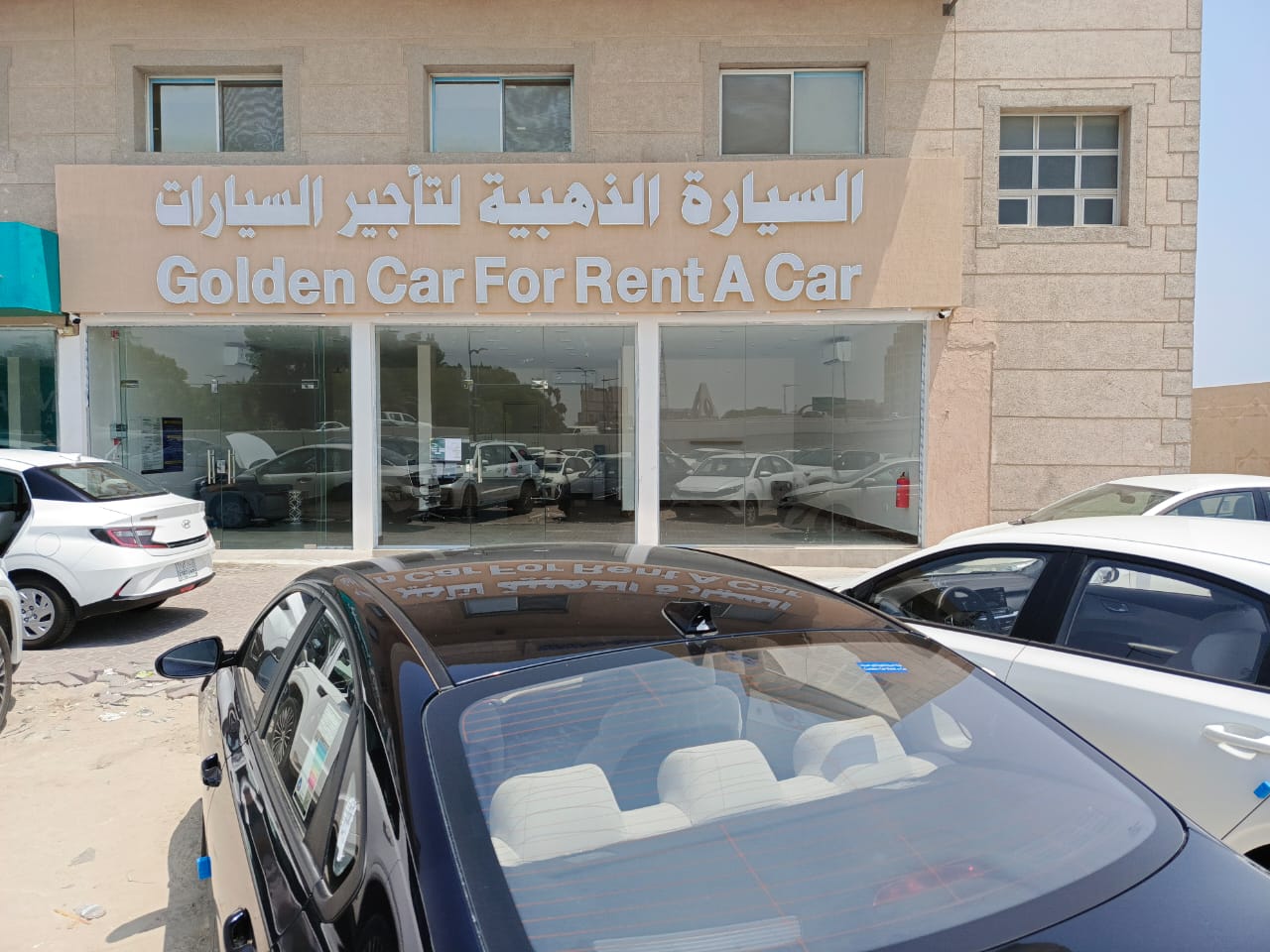 السيارة الذهبية لتأجير السيارات