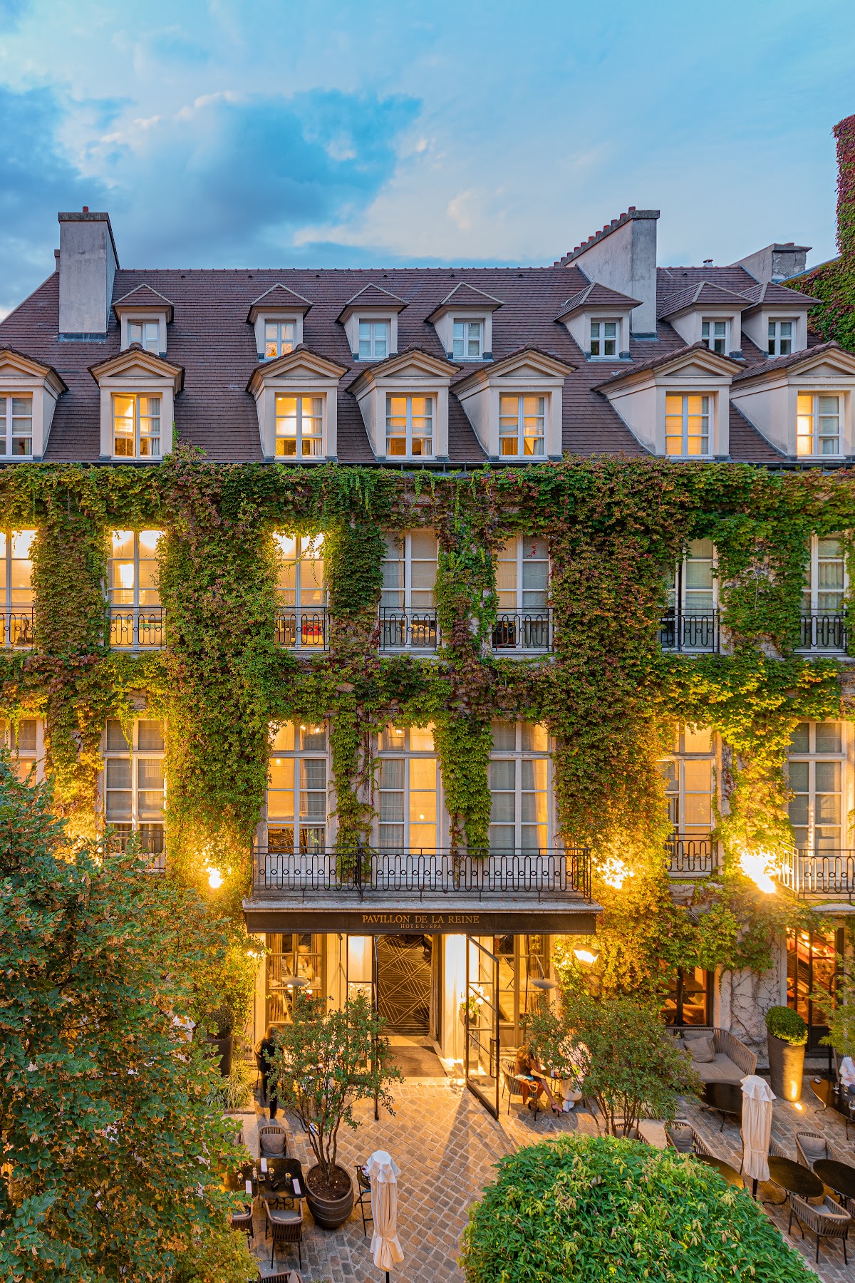 Le Pavillon de la Reine - Main