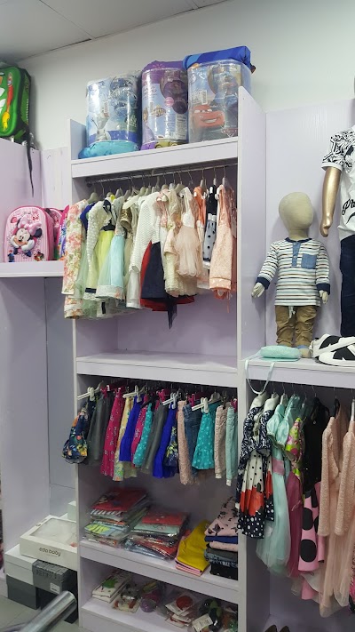 Photos of Mekyn's collections wear & accessories