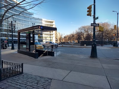 110 St-Cathedral Pkwy Station