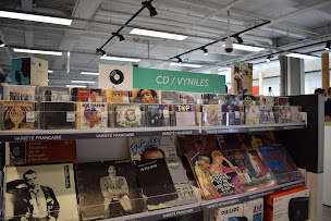 Photo n°20 de Carrefour Occasion à Tourville-la-Rivière (Magasin de jeux d'occasion)