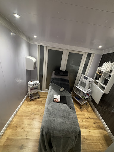 Feel Magnifique Beauty Services