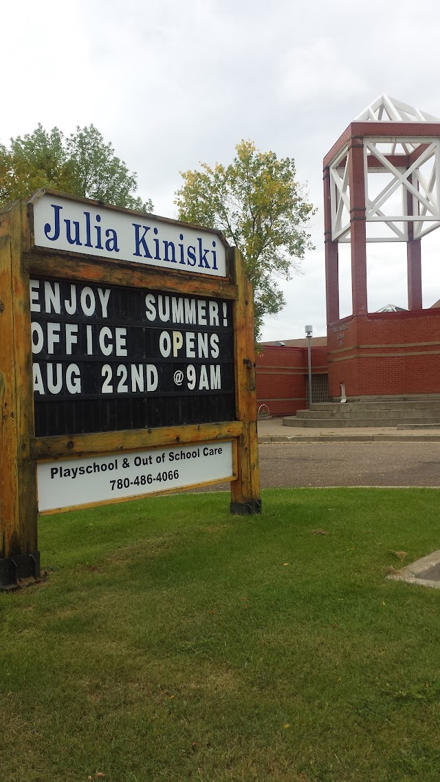 Julia Kiniski School