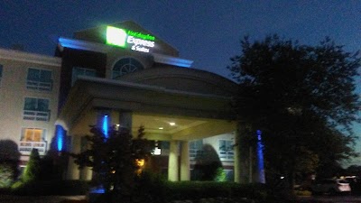 Photos of Holiday Inn Express & Suites I-26 & Us 29 At Westgate Mall