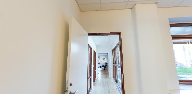 Kommentarer og anmeldelser af Institute for Cure