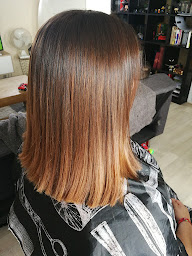 Photo n°6 de Jeu de ciseaux à Thilouze (Salon de coiffure)