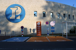 Photo n°1 de Station de recharge pour véhicules électriques à La Rochefoucauld-en-Angoumois (Borne de recharge de véhicules électriques)