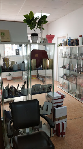 La locura peluquería y estética unisex