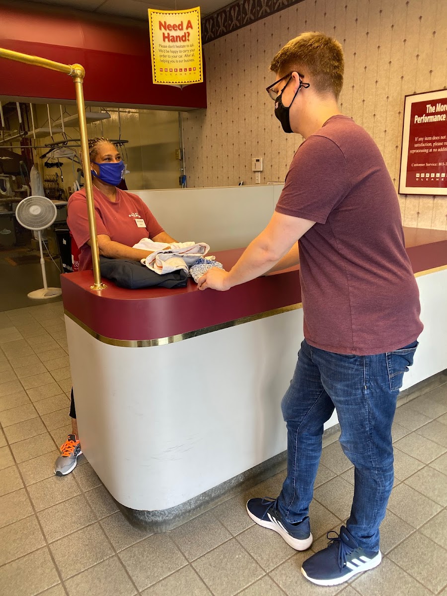 Morellis Carmel South storefront and entrance in Carmel