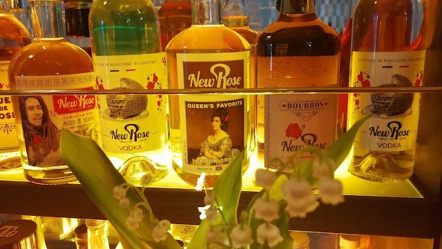 New Rose Cocktail Bar