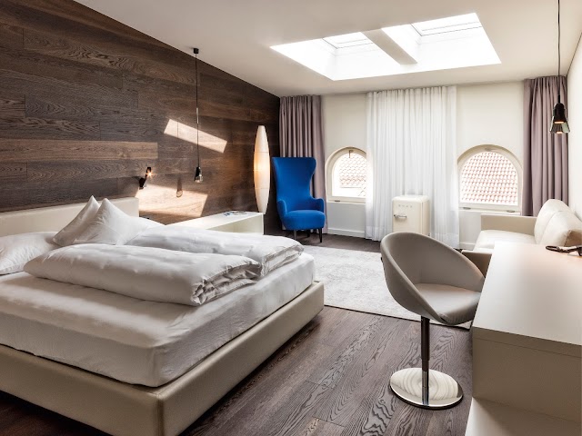 Suite Seven