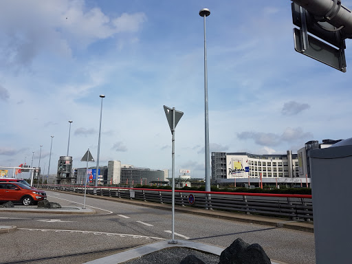 [P] Parkhaus P5 Terminal - Hamburg Airport - Thumbnail