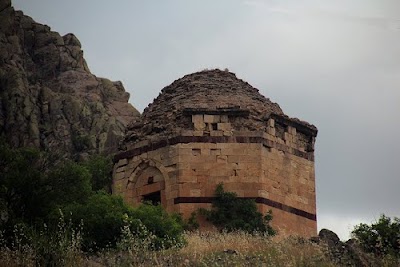 FERRUH ŞAD BEY TÜRBESİ