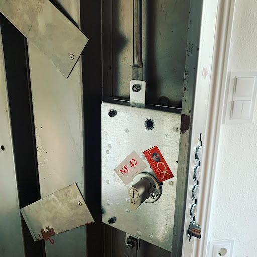¿Tu Cerradura Hace Ruidos Raros? ¡No lo Dejes Pasar!
