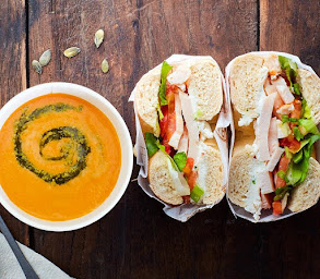 Photo n°19 de BAGELSTEIN • Bagels & Coffee shop à Paris (Saladerie)