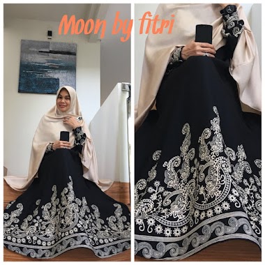 Boutique Moon by Fitri, Author: Didiek Setiawan