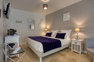 Photo n°8 de Domaine des Pierres Blanches - Chambres d'hôtes et gîte de charme avec piscine chauffée en Périgord Noir près de Sarlat à Carlux (Gîte)