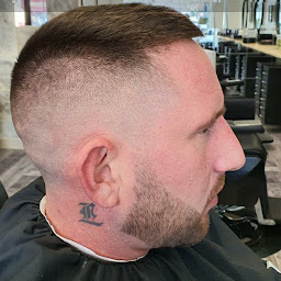 Photo n°20 de Barbe Et Cheveux à Saint-Raphaël (Salon de coiffure)