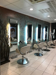 Photo n°30 de Art et Coiffure à Saint-Médard-en-Jalles (Salon de coiffure)