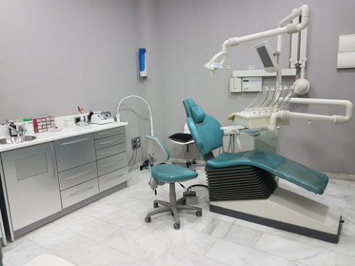 Dr. Máximo Román Tiburcio Peguero, Dentista