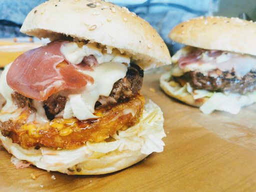 Photo 2 - Fast Burger Lassy