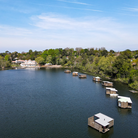 Brindos, Lac & Château by null