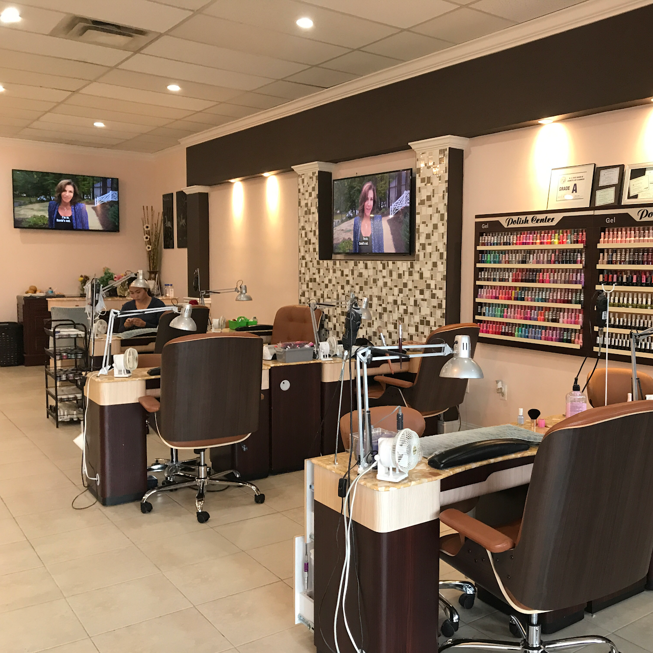 Top Nails Nail Salon in Hendersonville