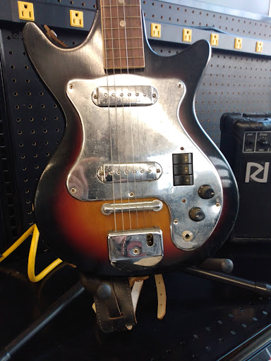 Stark's Guitars - Visual