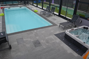 Photo n°15 de France Piscines Composites à Istres (Société de construction de piscine)