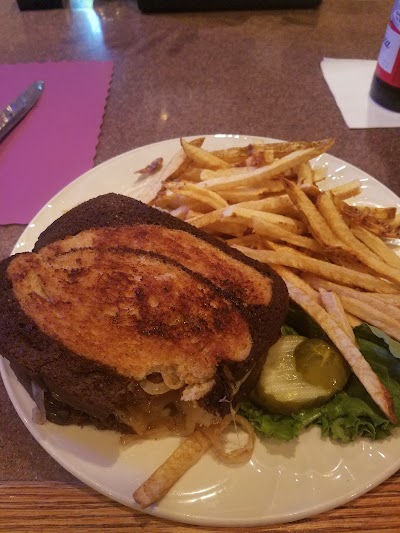Photos of Steamers Stonewall Tavern