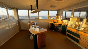 Photo n°3 de Laboratoire Ceraval - Prothèses dentaires à Valentigney (Centre de prothèses dentaires)