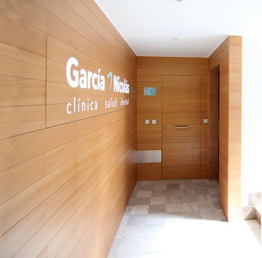 CLÍNICA DENTAL GARCÍA Y NICOLÁS