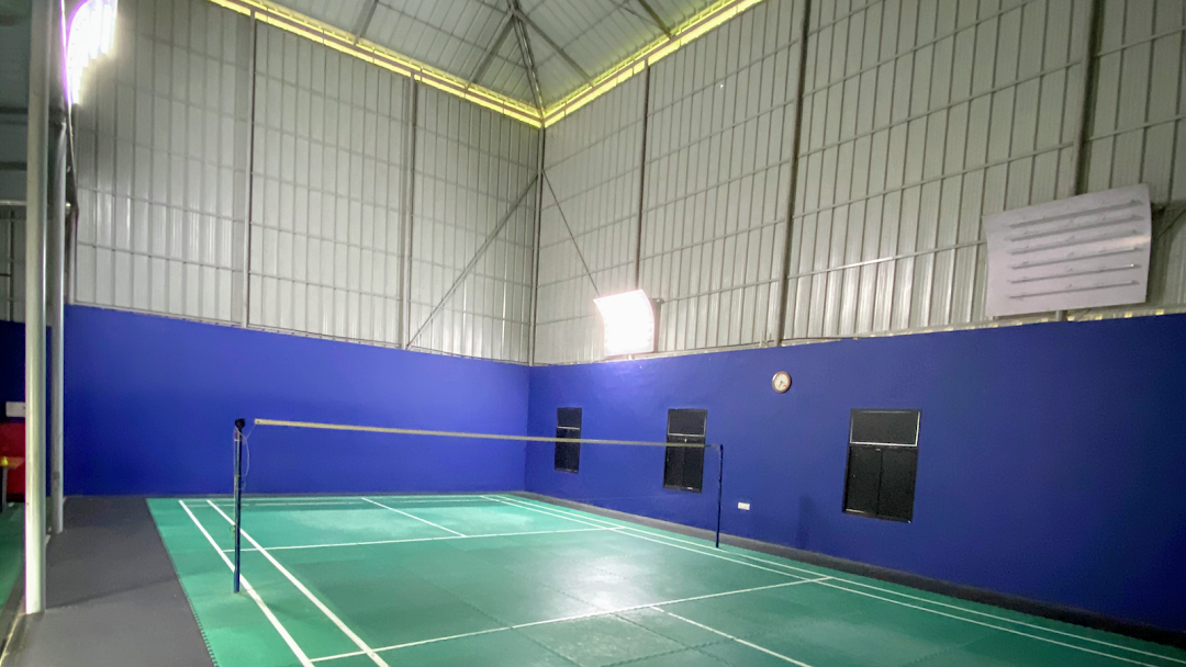 Indoor online badminton court