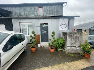 Photo n°1 de KM Automobiles à Canly (Garage automobile)