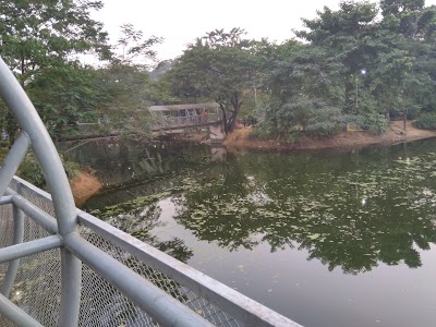 Photos of Dhanmondi 32 Bus Stop