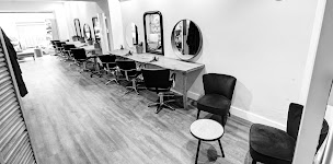 Photo n°27 de La Boite A Couleurs à Auray (Salon de coiffure)