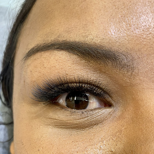 Moët Lashes - Visual